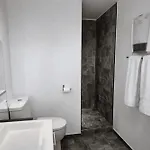 With Jacuzzi And Courtyard In شقة