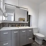 With Jacuzzi And Courtyard In * أنديرنو لي بان