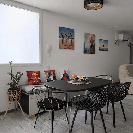 With Jacuzzi And Courtyard In Apartmán Andernos-les-Bains