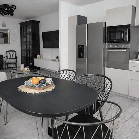 Apartamento With Jacuzzi And Courtyard In