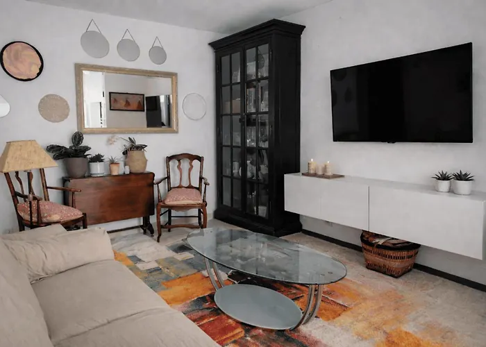 With Jacuzzi And Courtyard In Apartament
