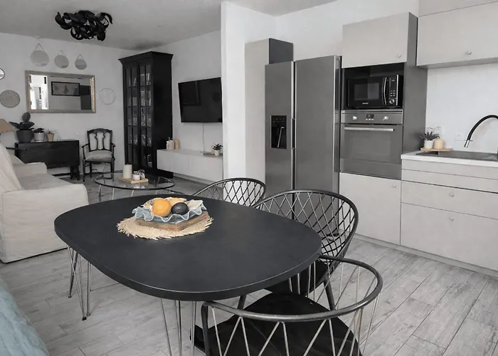 With Jacuzzi And Courtyard In Andernos-les-Bains