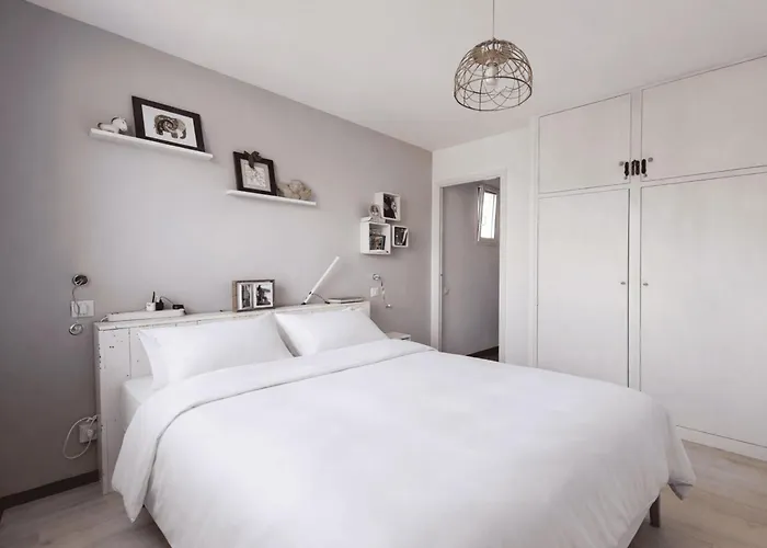 Apartament With Jacuzzi And Courtyard In *