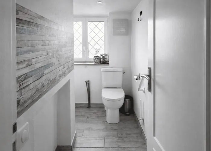 With Jacuzzi And Courtyard In Andernos-les-Bains