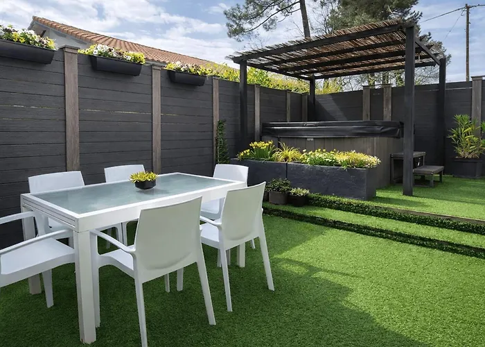 With Jacuzzi And Courtyard In * Andernos-les-Bains